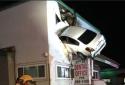 car flies in an accident and stuck into the building in america